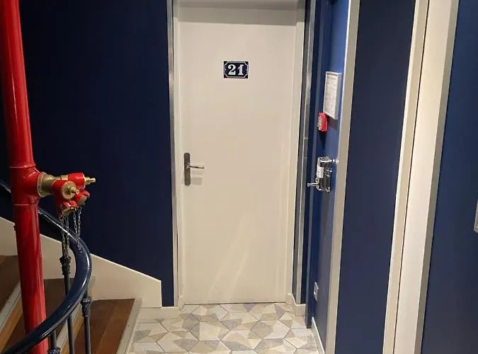 ماريز ريبابليك 2* باريس
