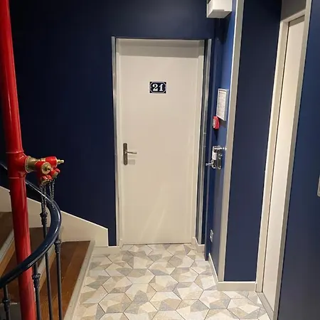 ماريز ريبابليك 2* باريس