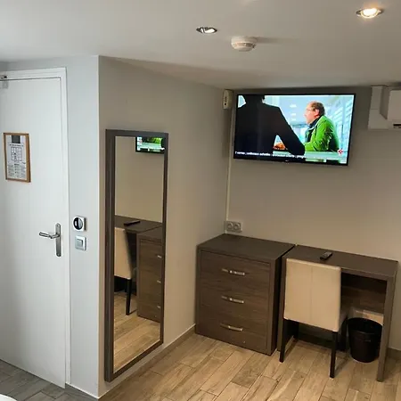 Mary's Republique Hotell Paris