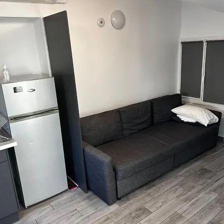 玛丽共和广场酒店 2*