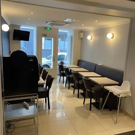 玛丽共和广场酒店 2*