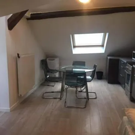 Mary's Republique Hotell