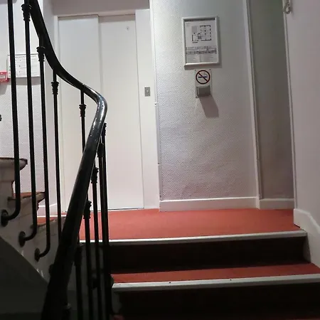 Mary's République Hotel 2*