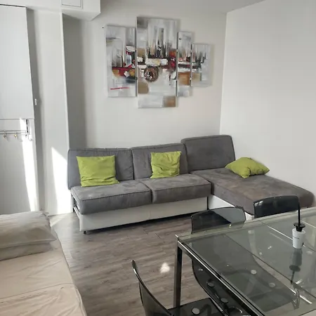 Otel Mary's Republique 2*