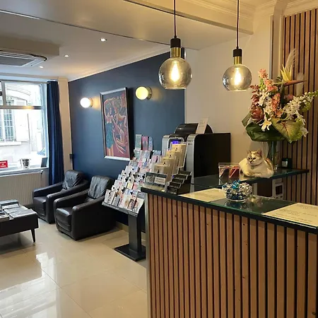 Otel Mary's Republique 2*