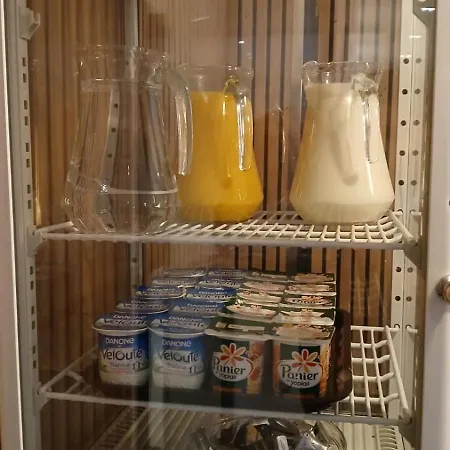 Mary's Republique Hotell