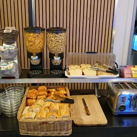 Hotell Mary's Republique 2*