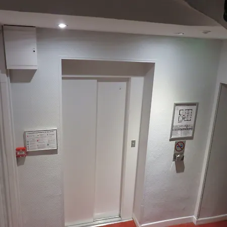 Mary's Republique Hotel 2*