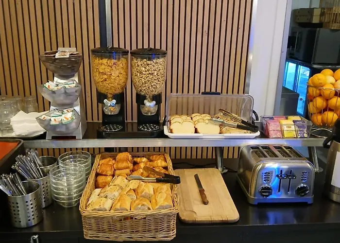 Hotel Mary's République 2*