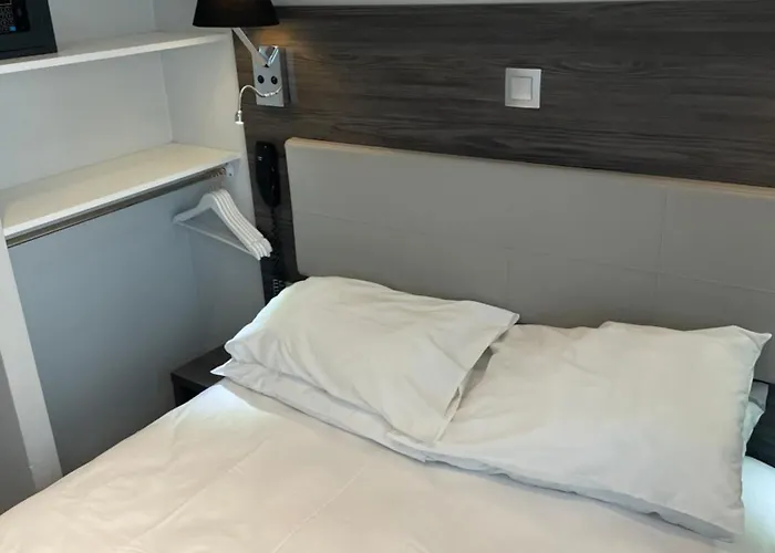 Hotel Mary's République 2*