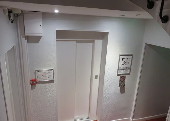 Mary's République Hotel 2*