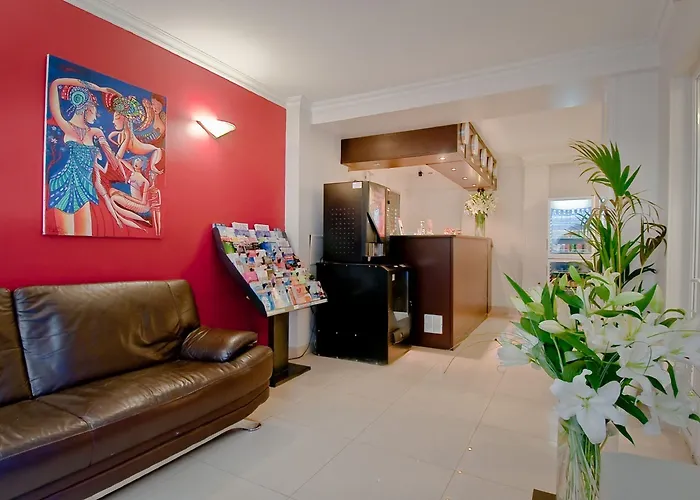 Hotel Mary's République 2*