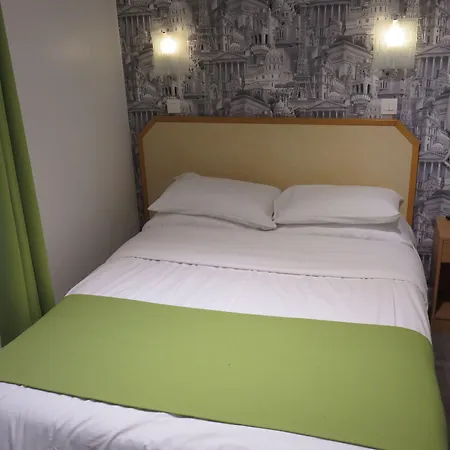 Mary's Republique Paříž