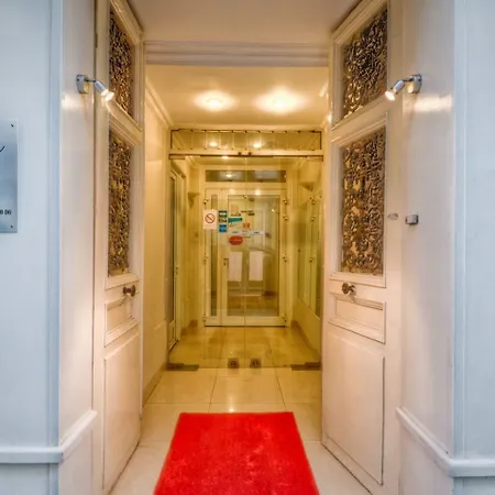 Mary's Republique 2* Paříž