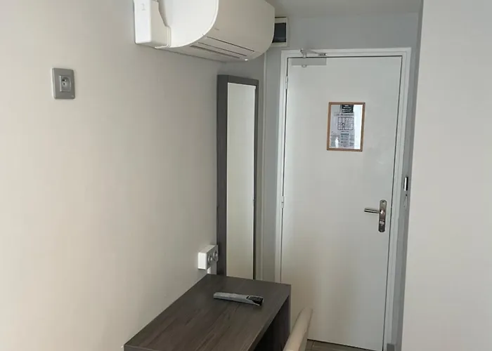玛丽共和广场酒店 2*